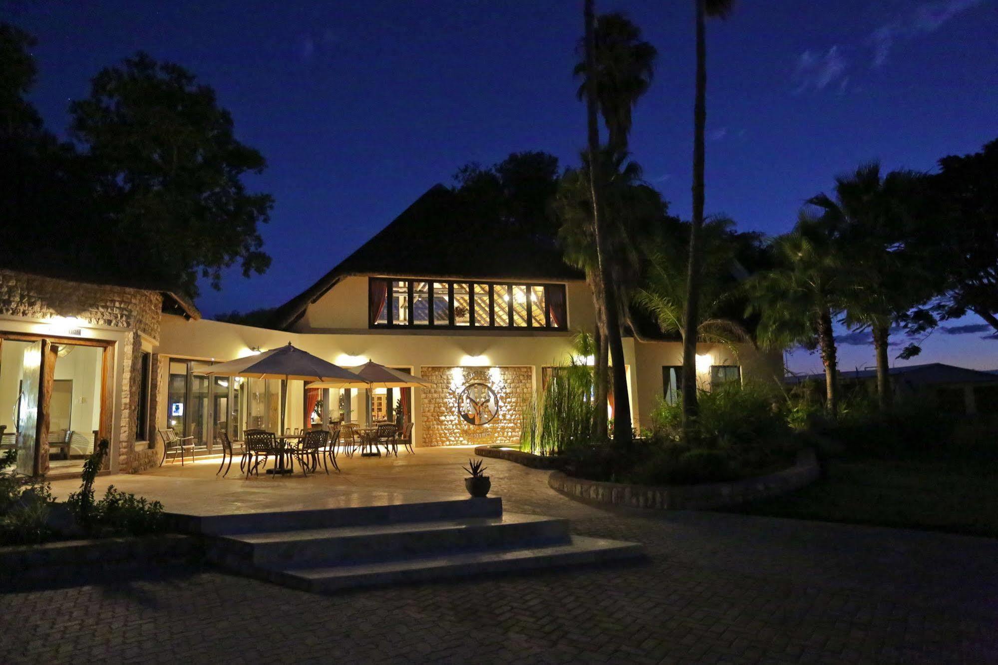 La Rochelle Lodge Okaukuejo Eksteriør billede